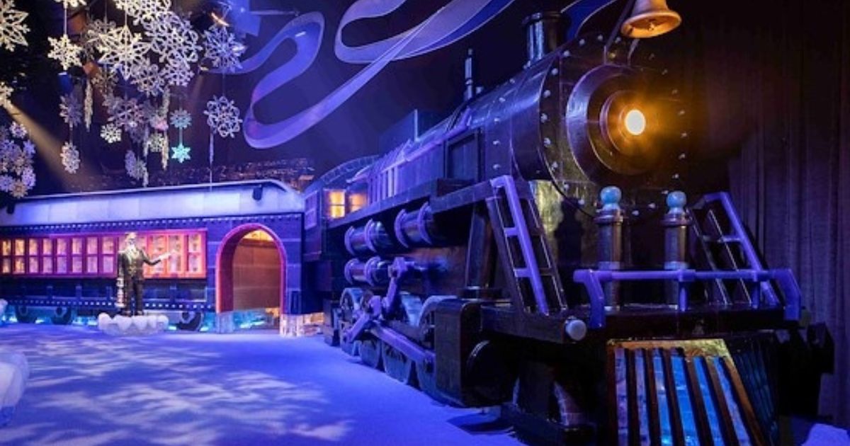 ICE exhibition entrance structure featuring frozen archways at Gaylord Palms Resort