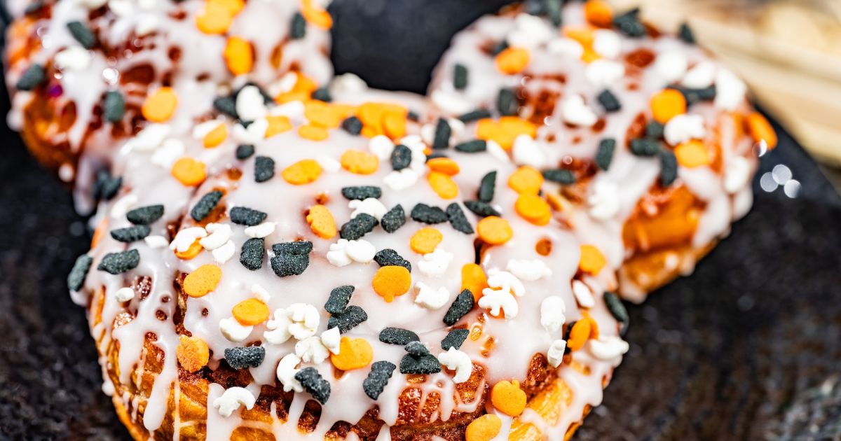 Mickey Cinnamon Roll