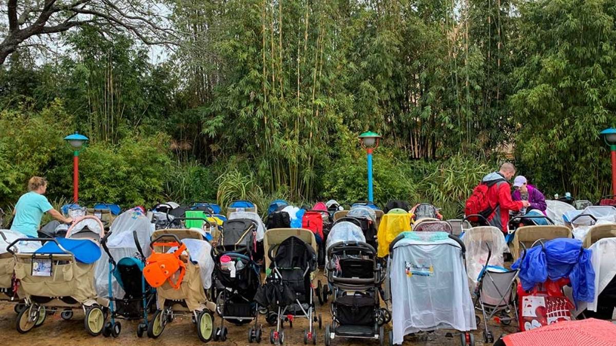 Stroller gridlock and heavy crowd traffic congestion at Magic Kingdom Park