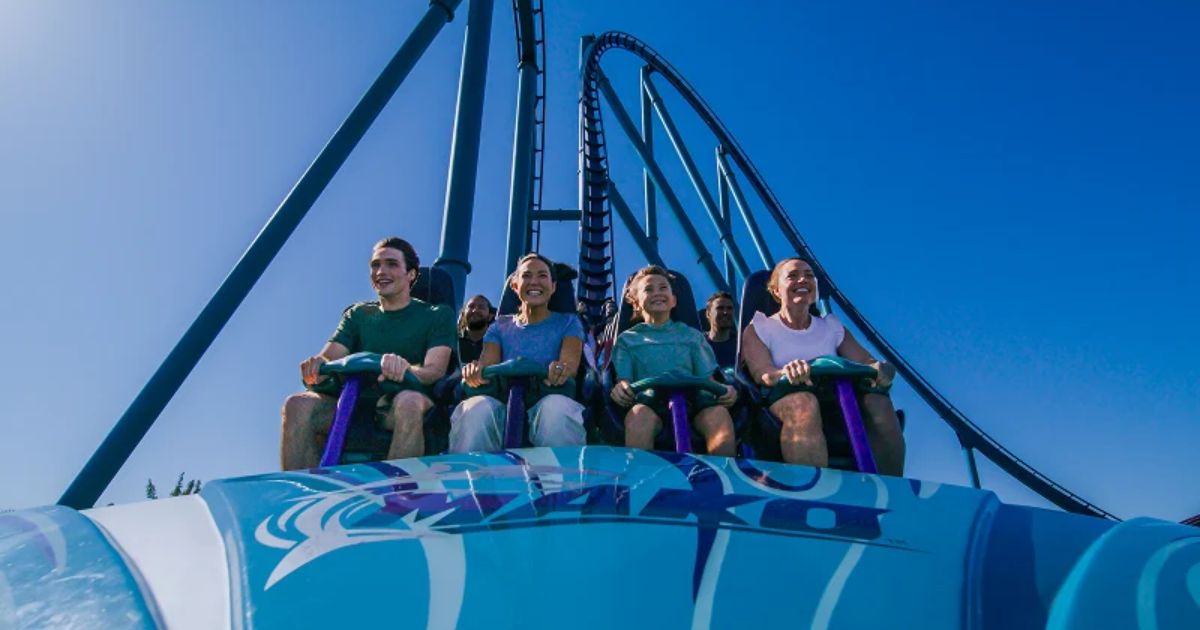 Free exclusive Mako 10th Anniversary lanyard and pouch for SeaWorld Pass Members