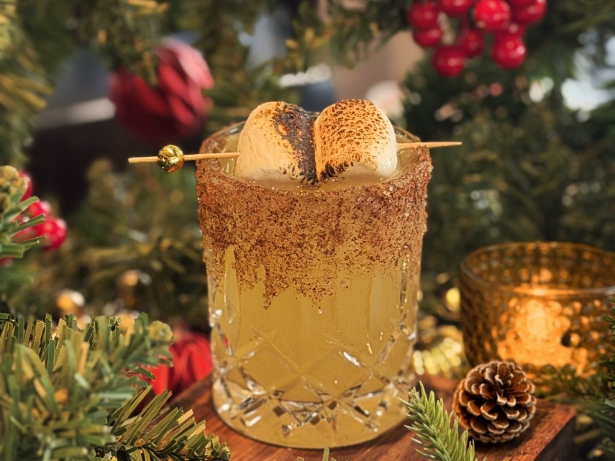 Bombon de Navidad layered chocolate and cream dessert