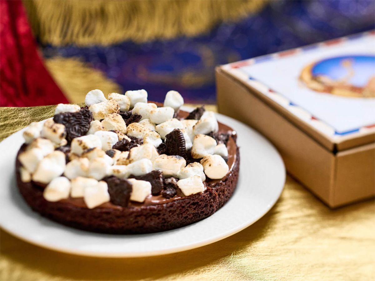 The Brownie Eclipse dessert pizza from Pizza Moon