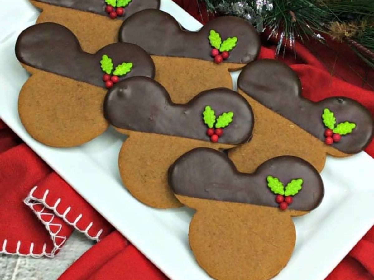 Chocolate-dipped Mickey Gingerbread ear section