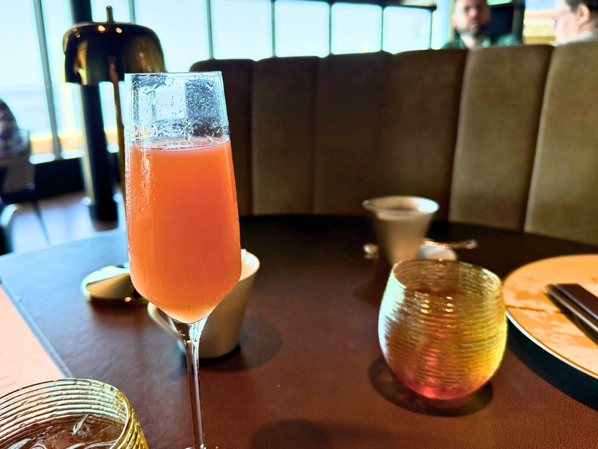 Interactive smoking mocktail presentation at a Disney Cruise Line lounge