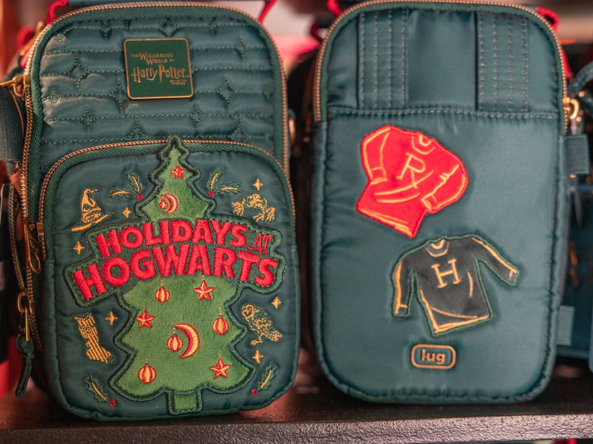 Holiday at Hogwarts Lug Christmas bag in red and gold