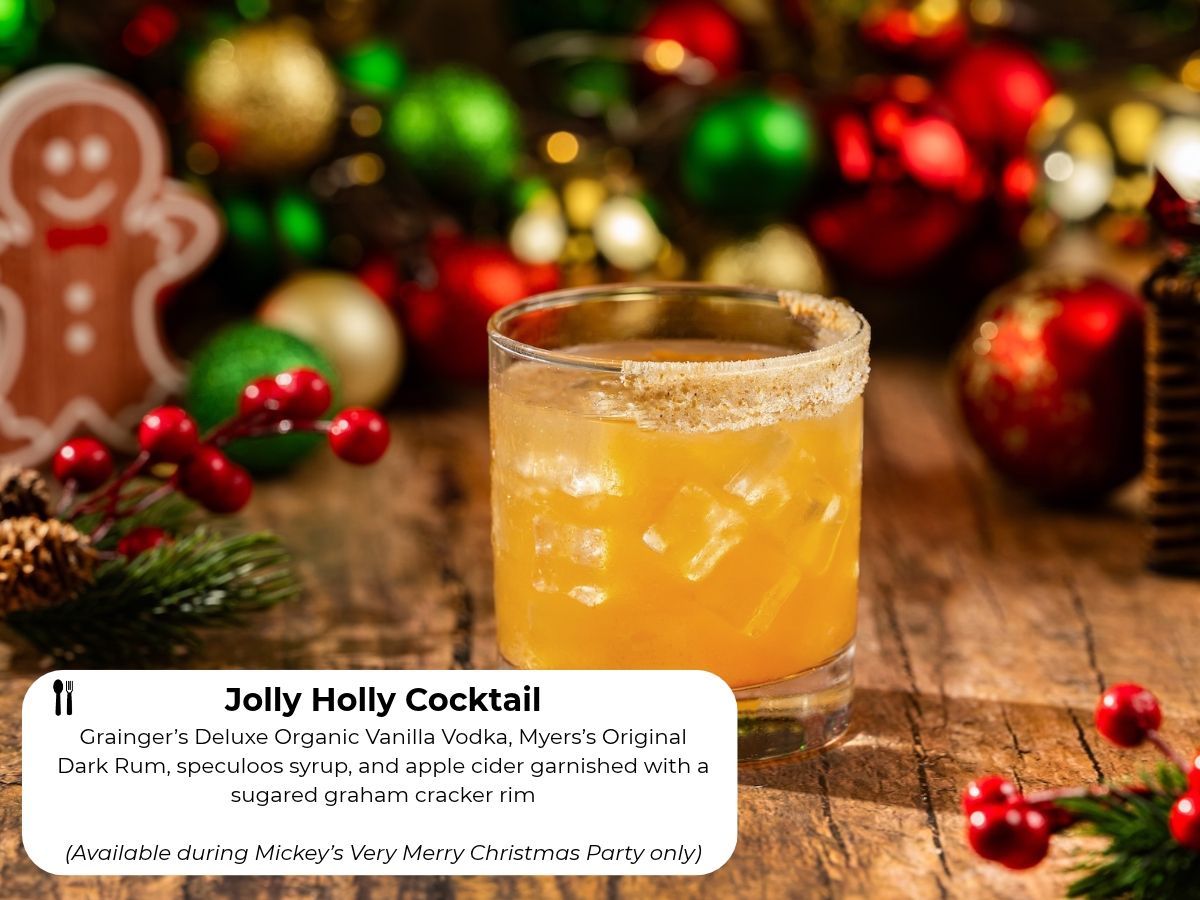 Jolly Holly Cocktail garnished with an apple slice