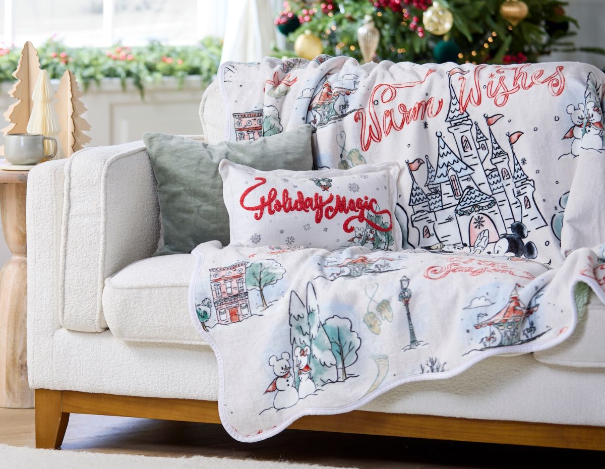 The Mickey Mouse and Minnie Mouse Winter Wishes Throw Blanket and Pillow set