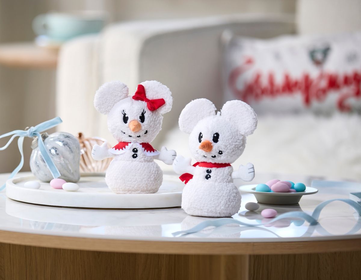 Small figures of Mickey Mouse and Minnie Mouse designed as adorable mini snowmen