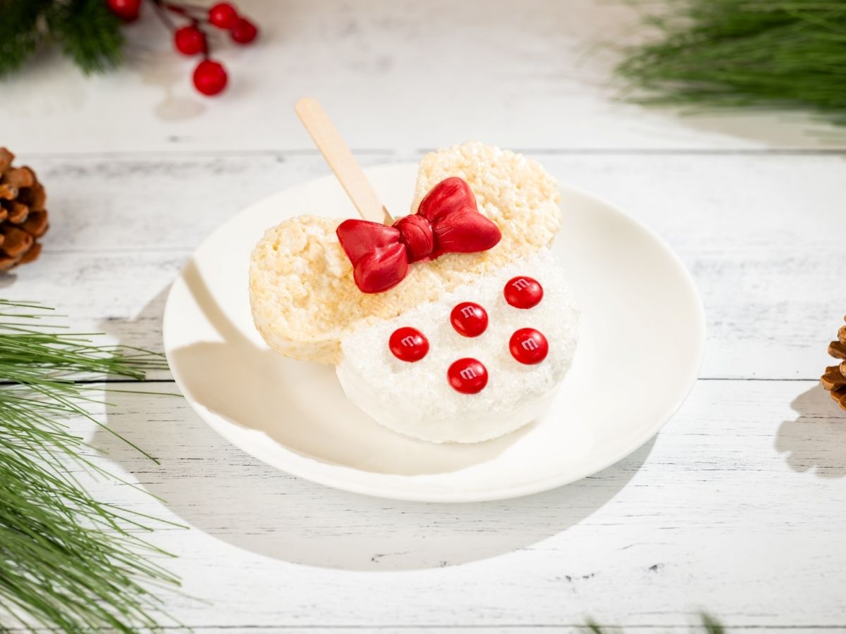 Minnie Holiday Cereal Treat shaped like Minnie Mouse with a red bow