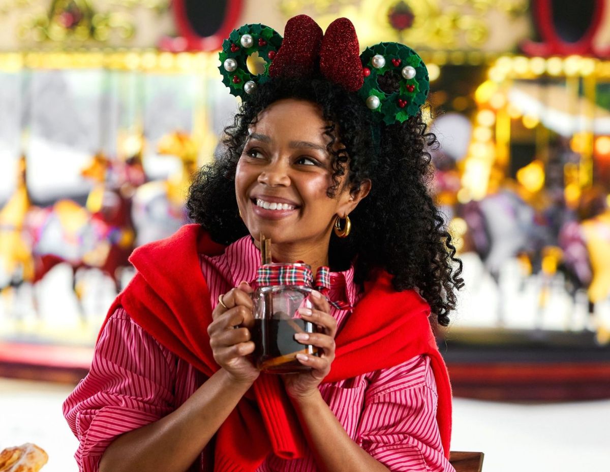 The Minnie Mouse Holiday Wreath Ear Headband with Bow