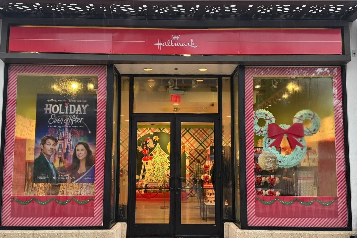 Now open banner outside the Hallmark pop-up shop at Disney Springs