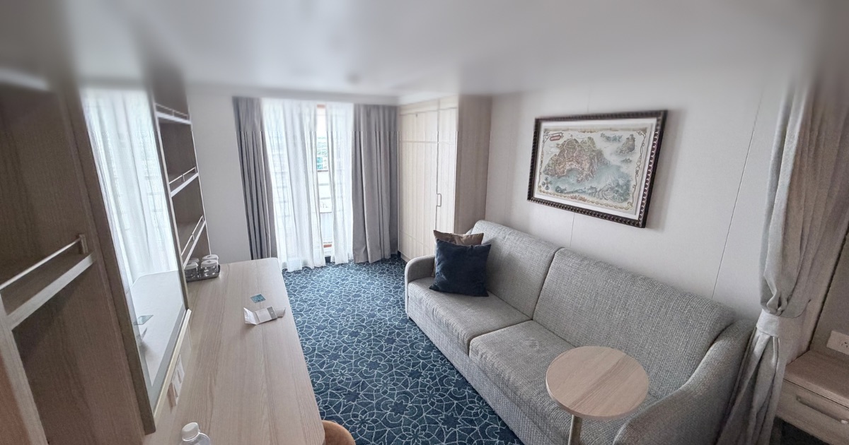 Interior details of Stateroom 10550 aboard the Disney Treasure