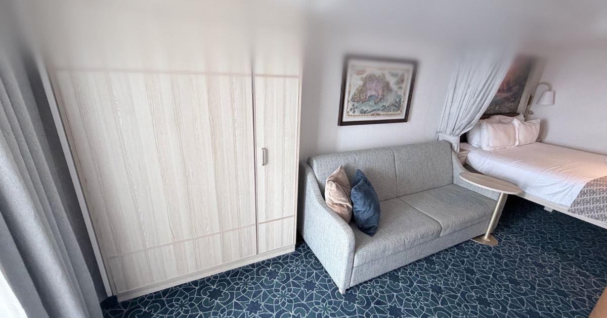 Cabin layout inside Stateroom 10550 on the Disney Treasure