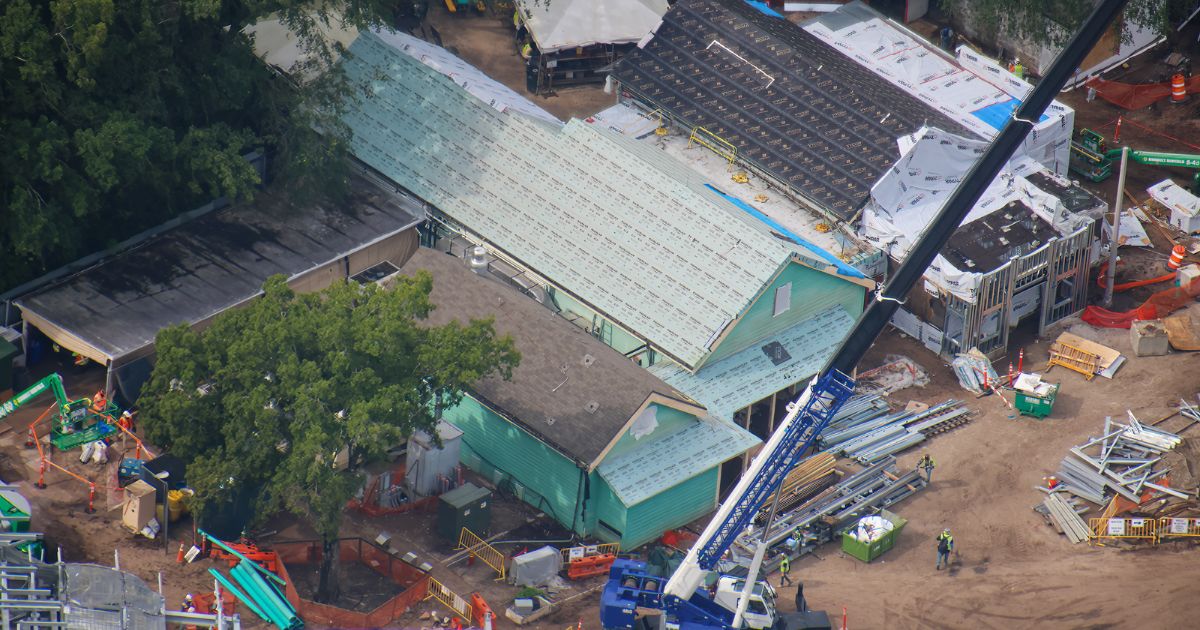 Shop construction and weather wrapping on retail buildings in Tropical Americas