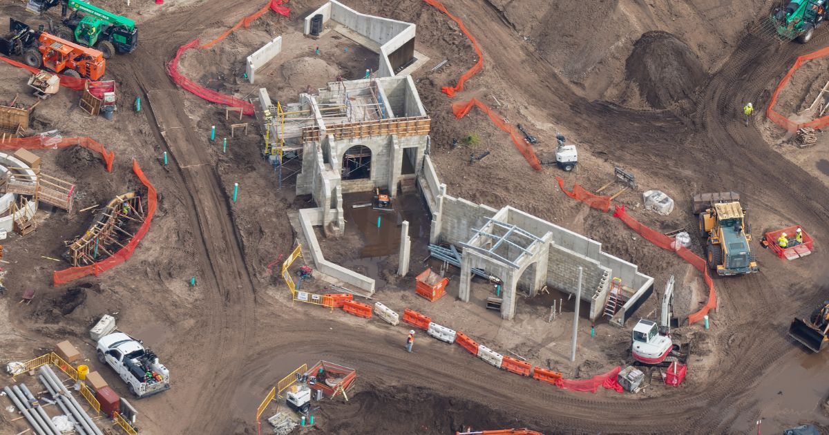 Structural steel framing of La Casita and surrounding wall structures in Tropical Americas